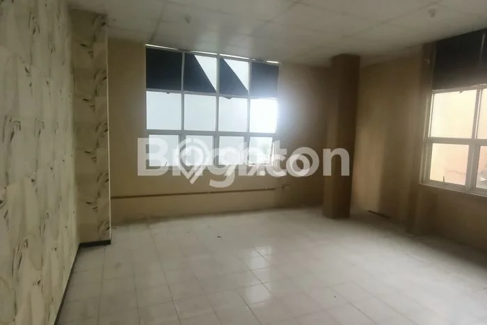 Area Ramai! Ruko Dijual di Batam Kota untuk Bisnis Luas Bangunan 180m2 Area Ramai! Ruko Dijual di Batam Kota untuk Bisnis Luas Bangunan 180m2