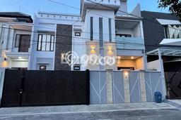 For Sale! Luxury House LT 150m2 Desain Modern di Renon For Sale! Luxury House LT 150m2 Desain Modern di Renon