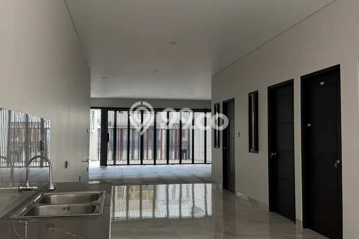 Hunian Elit LB 430m2 Siap Huni Desain Elegan di Intercon, Jakarta Barat Hunian Elit LB 430m2 Siap Huni Desain Elegan di Intercon, Jakarta Barat