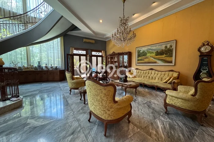 Hunian Mewah LB 450m2 Siap Pakai Desain Elegan di Intercon, Jakarta Barat Hunian Mewah LB 450m2 Siap Pakai Desain Elegan di Intercon, Jakarta Barat