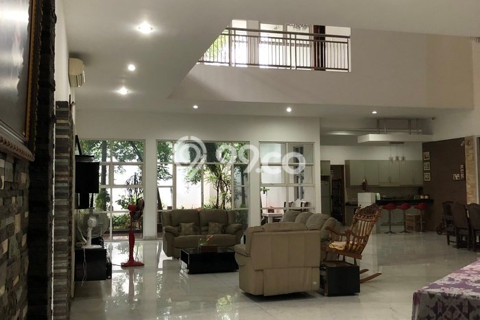Jual Rumah Mewah Megah Dengan View Cantik di Intercon, Jakarta Barat Jual Rumah Mewah Megah Dengan View Cantik di Intercon, Jakarta Barat