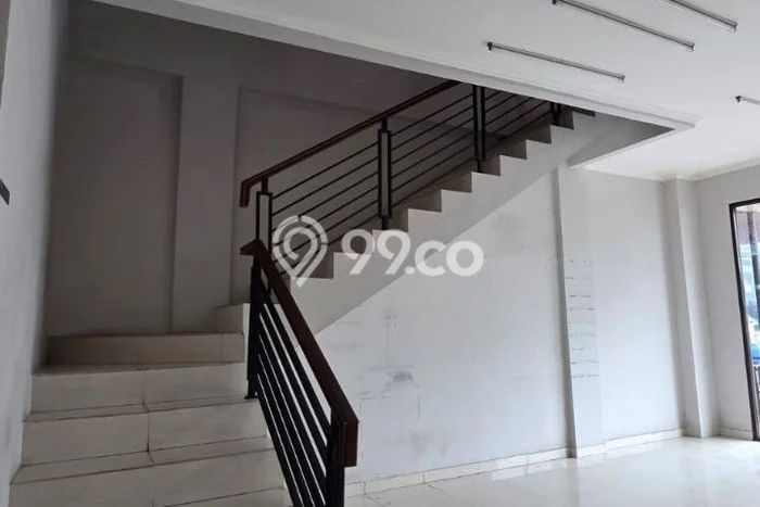 AREA KOMERSIAL! Ruko Disewakan Kawasan Depok I, Luas 90m², Akses Utama AREA KOMERSIAL! Ruko Disewakan Kawasan Depok I, Luas 90m², Akses Utama