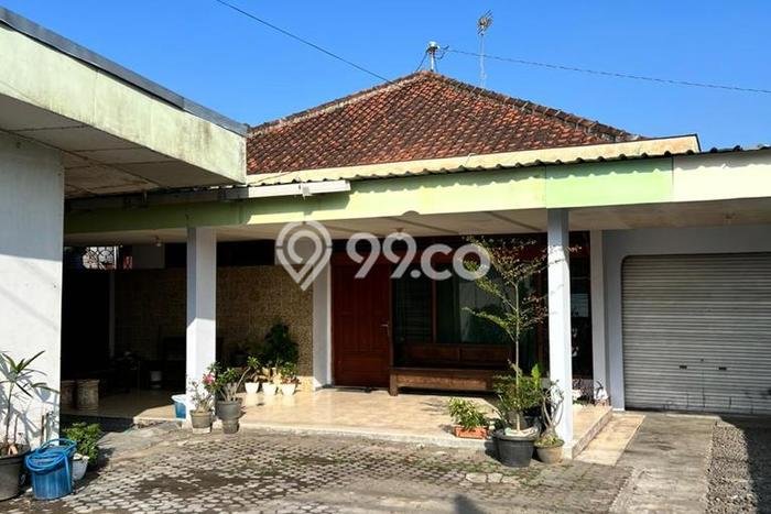 Rumah Mewah LB 400m2 Siap Huni Desain Elegan di Maguwoharjo, Yogyakarta Rumah Mewah LB 400m2 Siap Huni Desain Elegan di Maguwoharjo, Yogyakarta