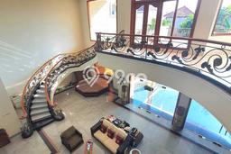Ready to Use! Luxury House LT 1000m2 Desain Modern di Semolowaru Ready to Use! Luxury House LT 1000m2 Desain Modern di Semolowaru