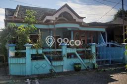 Dijual Rumah 4 Kamar Lokasi Ideal Bagus dan Strategis di Kebomas Dijual Rumah 4 Kamar Lokasi Ideal Bagus dan Strategis di Kebomas