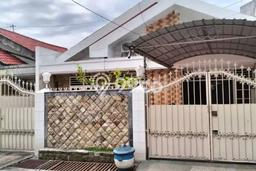 Jual Rumah Bagus Siap Huni LB 140m2 di Dukuh Pakis, Surabaya Jual Rumah Bagus Siap Huni LB 140m2 di Dukuh Pakis, Surabaya