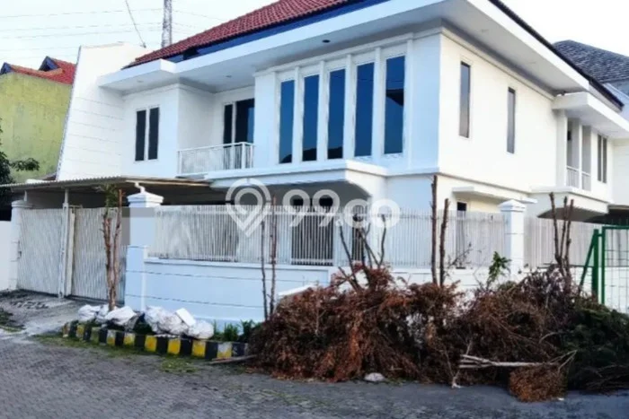 Hunian Mewah LB 300m2 Siap Pakai Desain Elegan di Darmo permai, Surabaya Hunian Mewah LB 300m2 Siap Pakai Desain Elegan di Darmo permai, Surabaya