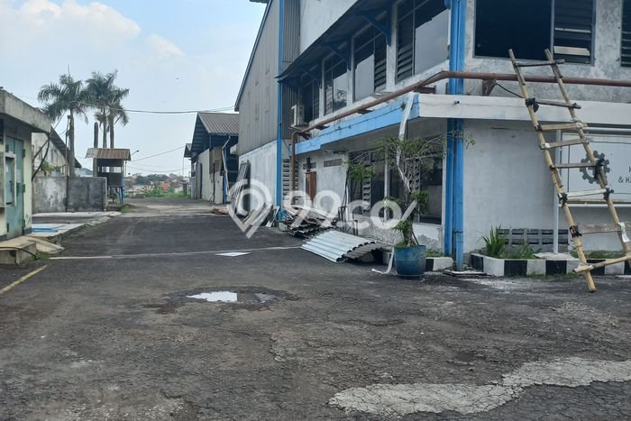 Gudang Disewa di Bandung dengan LB 12600m2 Area Komersial Ramai Gudang Disewa di Bandung dengan LB 12600m2 Area Komersial Ramai
