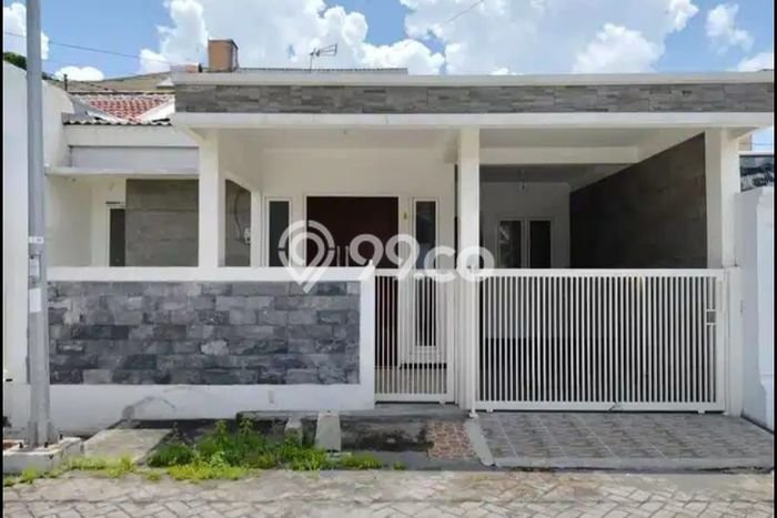 Jual Rumah Strategis Bagus Punya 3 KT di Wiyung Surabaya SHM Jual Rumah Strategis Bagus Punya 3 KT di Wiyung Surabaya SHM