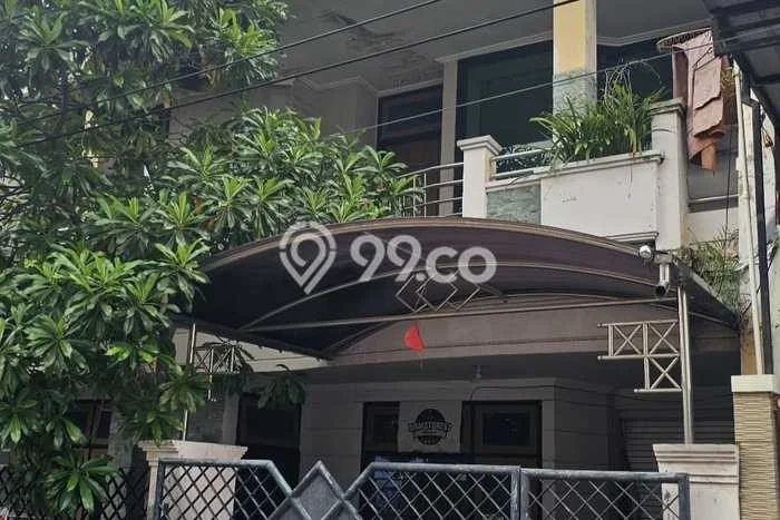 Rumah Strategis Modern Lb 150m2 di Wonocolo, Surabaya Rumah Strategis Modern Lb 150m2 di Wonocolo, Surabaya