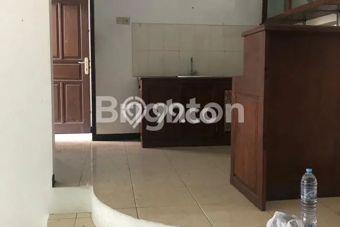 Rumah Mewah Siap Huni LT 200m2 di Rungkut, Surabaya Rumah Mewah Siap Huni LT 200m2 di Rungkut, Surabaya