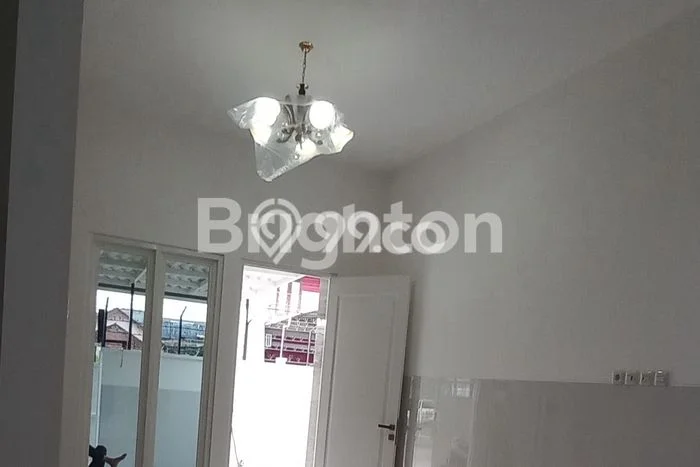 Rumah Strategis Modern Lb 160m2 di Rungkut, Surabaya Rumah Strategis Modern Lb 160m2 di Rungkut, Surabaya