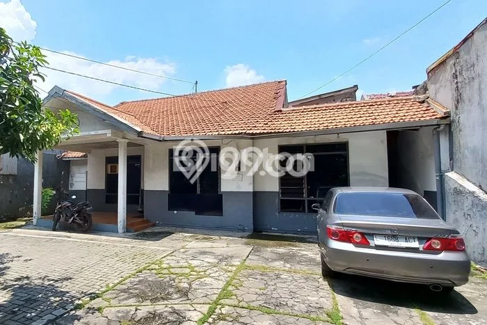 Rumah Eksklusif Siap Huni LT 490m2 di Tenggilis Mejoyo, Surabaya Rumah Eksklusif Siap Huni LT 490m2 di Tenggilis Mejoyo, Surabaya