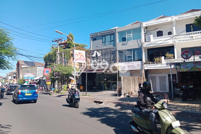 Disewakan Ruko di Kawasan Ramai Seminyak Luas 130m2 Disewakan Ruko di Kawasan Ramai Seminyak Luas 130m2
