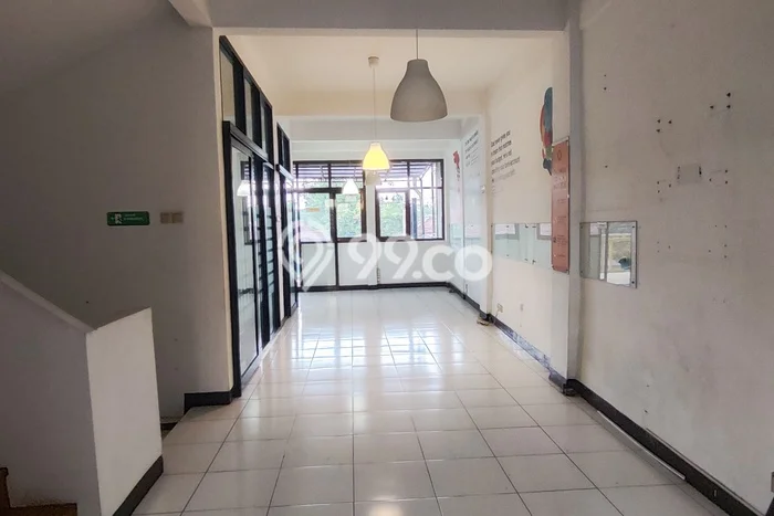 Unit Kantor Disewakan di Buah Batu di Area Ramai & Strategis Unit Kantor Disewakan di Buah Batu di Area Ramai & Strategis