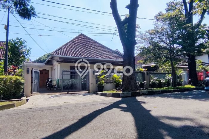 SPECIAL OFFER! Rumah di Riau, 2 KM, Area Strategis, LT 550m² LB 350m² SPECIAL OFFER! Rumah di Riau, 2 KM, Area Strategis, LT 550m² LB 350m²
