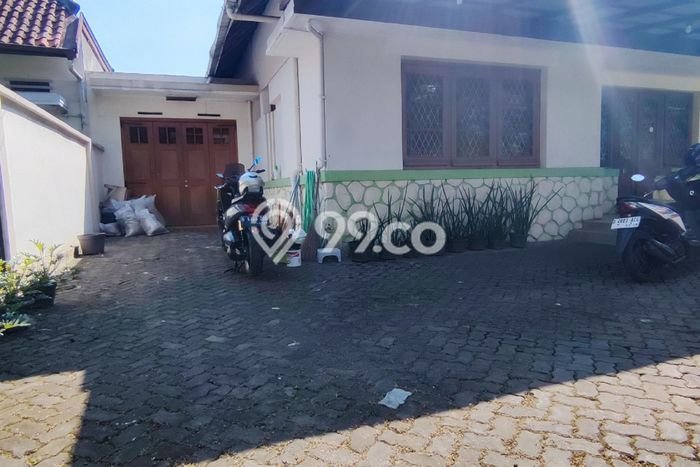 SPECIAL OFFER! Rumah di Riau, 2 KM, Area Strategis, LT 550m² LB 350m² SPECIAL OFFER! Rumah di Riau, 2 KM, Area Strategis, LT 550m² LB 350m²