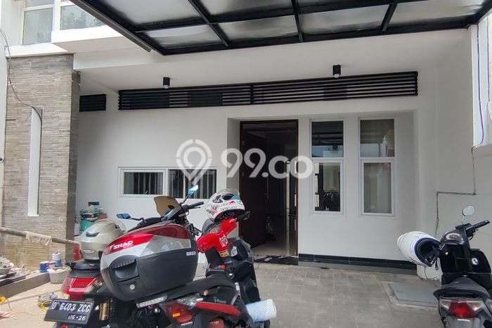 Disewakan! Rumah 4 Kamar Tidur &
3 Kamar Mandi di BKR, Bandung Disewakan! Rumah 4 Kamar Tidur &
3 Kamar Mandi di BKR, Bandung