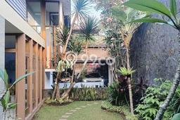 Hunian Mewah LB 400m2 Siap Pakai Desain Elegan di ciumbuleuit, Bandung Hunian Mewah LB 400m2 Siap Pakai Desain Elegan di ciumbuleuit, Bandung