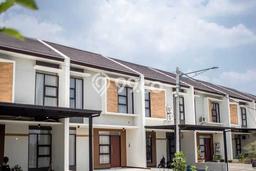 LISTING BARU! Rumah Strategis di , Luas 90m2m² Bangunan 100m2m² LISTING BARU! Rumah Strategis di , Luas 90m2m² Bangunan 100m2m²