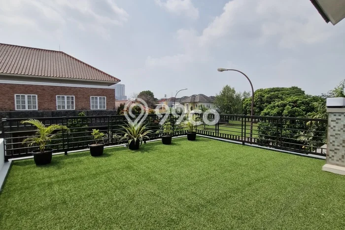 Hunian Mewah LB 400m2 Siap Huni Desain Elegan di Kota Wisata, Jakarta Timur Hunian Mewah LB 400m2 Siap Huni Desain Elegan di Kota Wisata, Jakarta Timur