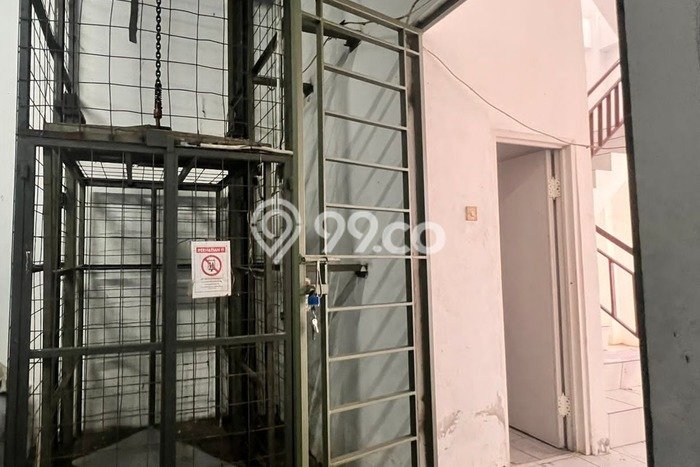 Gudang Disewa di Penjaringan, Jakarta Utara, LT 240m2 / LB 720m2 Gudang Disewa di Penjaringan, Jakarta Utara, LT 240m2 / LB 720m2