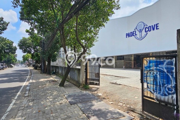Area Ramai! Gudang Dijual di Cilandak untuk Bisnis Luas Bangunan 2200m2 Area Ramai! Gudang Dijual di Cilandak untuk Bisnis Luas Bangunan 2200m2