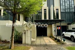 Rumah Strategis di BSD City, 4 KT, Area Tenang, LT 180m² LB 242m² Rumah Strategis di BSD City, 4 KT, Area Tenang, LT 180m² LB 242m²