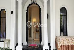 Rumah Elit Modern Tanpa Renovasi di Pondok Indah Jakarta Selatan Rumah Elit Modern Tanpa Renovasi di Pondok Indah Jakarta Selatan