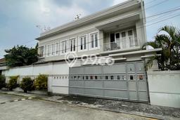 Rumah Elit Modern Tanpa Renovasi di Kemang Jakarta Selatan Rumah Elit Modern Tanpa Renovasi di Kemang Jakarta Selatan