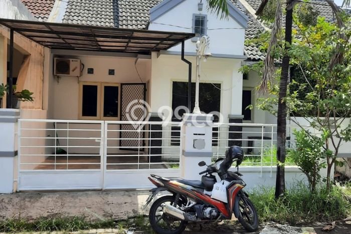 For Sale Rumah 2 Kamar Lokasi Ideal Nyaman dan Strategis di Waru For Sale Rumah 2 Kamar Lokasi Ideal Nyaman dan Strategis di Waru