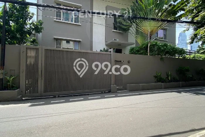 Sewa Rumah Strategis LT 400m2 / LB 800m2 di Senayan, Jakarta Pusat Sewa Rumah Strategis LT 400m2 / LB 800m2 di Senayan, Jakarta Pusat