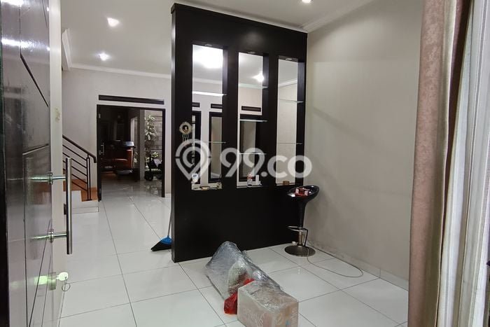 For Sale Rumah 5 Kamar Lokasi Ideal Nyaman dan Strategis di Batununggal For Sale Rumah 5 Kamar Lokasi Ideal Nyaman dan Strategis di Batununggal