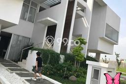 Hunian Elit LB 260m2 Siap Huni Desain Elegan di Harapan Indah, Bekasi Hunian Elit LB 260m2 Siap Huni Desain Elegan di Harapan Indah, Bekasi
