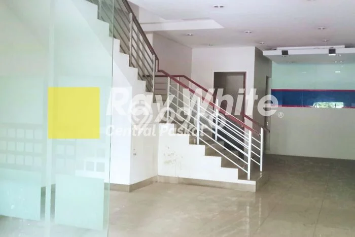 Disewakan Ruko di Kawasan Ramai Setiabudi Luas 300m2 Disewakan Ruko di Kawasan Ramai Setiabudi Luas 300m2