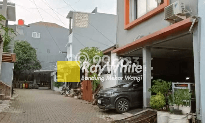 Dijual Hunian Rumah Terawat 7 KT di Sariwangi, Bandung Dijual Hunian Rumah Terawat 7 KT di Sariwangi, Bandung