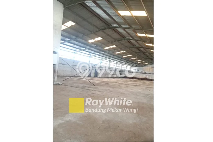 Gudang Disewa di Bandung dengan LB 1700m2 Area Komersial Ramai Gudang Disewa di Bandung dengan LB 1700m2 Area Komersial Ramai