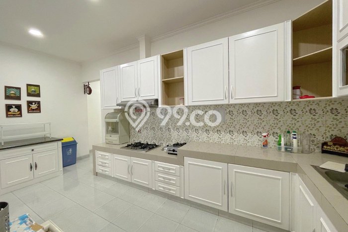 Rumah 4 Kamar Siap Huni Dikontrakkan di Menteng Harga Kompetitif Rumah 4 Kamar Siap Huni Dikontrakkan di Menteng Harga Kompetitif