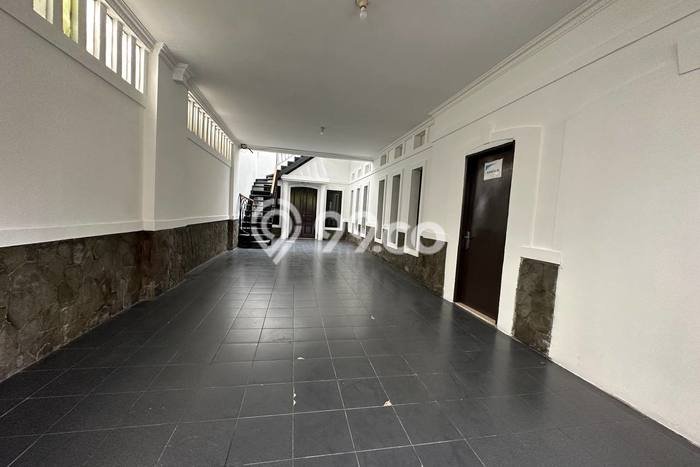 Hunian Modern Dikontrakkan 6 Kamar di Menteng Bisa Nego Hunian Modern Dikontrakkan 6 Kamar di Menteng Bisa Nego