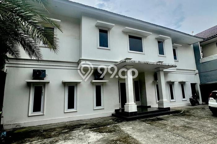 Siap Huni Rumah Mewah 22 Kamar di Menteng Dekat ke Mana Pun Siap Huni Rumah Mewah 22 Kamar di Menteng Dekat ke Mana Pun