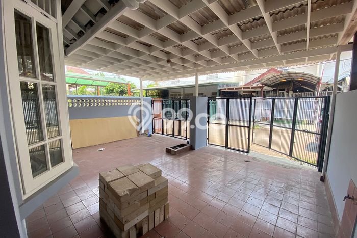 Rumah di , 1 KM, Lingkungan Strategis, Luas 90m2m² LB 80m2m² Rumah di , 1 KM, Lingkungan Strategis, Luas 90m2m² LB 80m2m²