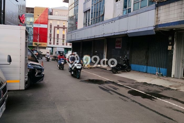 Unit Komersial Disewakan di Jakarta Barat Area Strategis Harga Kompetitif Unit Komersial Disewakan di Jakarta Barat Area Strategis Harga Kompetitif
