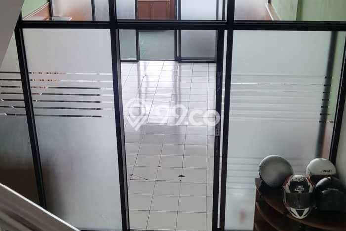 Ruko di Jatiwaringin, Luas 200m², Posisi Jalan Utama Ruko di Jatiwaringin, Luas 200m², Posisi Jalan Utama