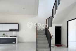 Rumah Mewah Dijual LT 135m2 di BSD, Tangerang Selatan Rumah Mewah Dijual LT 135m2 di BSD, Tangerang Selatan