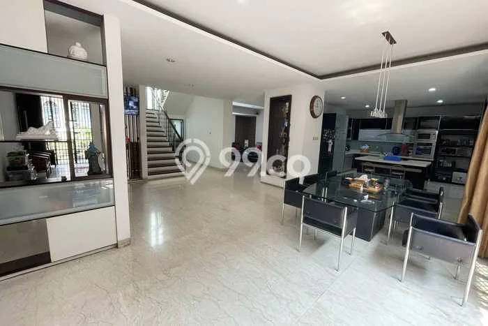 Rumah Mewah LB 1080m2 Siap Pakai Desain Elegan di Jelambar, Jakarta Barat Rumah Mewah LB 1080m2 Siap Pakai Desain Elegan di Jelambar, Jakarta Barat
