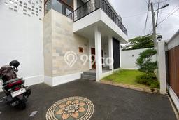 For Sale! Premium House LT 180m2 Desain Elegan di Renon For Sale! Premium House LT 180m2 Desain Elegan di Renon