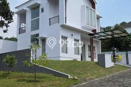 Rumah Strategis Modern Lb 200m2 di Ngaliyan, Semarang Rumah Strategis Modern Lb 200m2 di Ngaliyan, Semarang