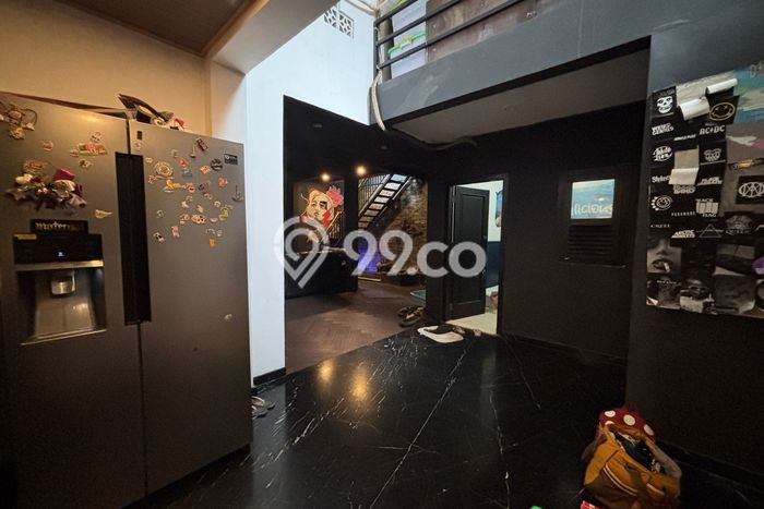 Rumah Modern 6 Kamar Terawat di , Dekat Pusat Perbelanjaan, Semarang Rumah Modern 6 Kamar Terawat di , Dekat Pusat Perbelanjaan, Semarang