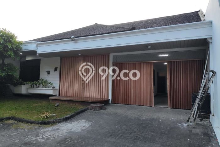 Lokasi terbaik! Rumah siap pakai dikontrakkan di Gajah Mungkur LB 400m2 Lokasi terbaik! Rumah siap pakai dikontrakkan di Gajah Mungkur LB 400m2
