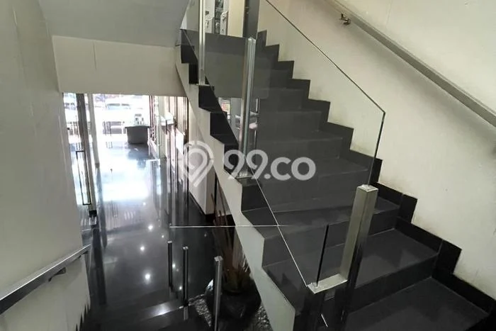 Kantor Dijual di Prime Area Tangerang Luas 468m2 Kantor Dijual di Prime Area Tangerang Luas 468m2